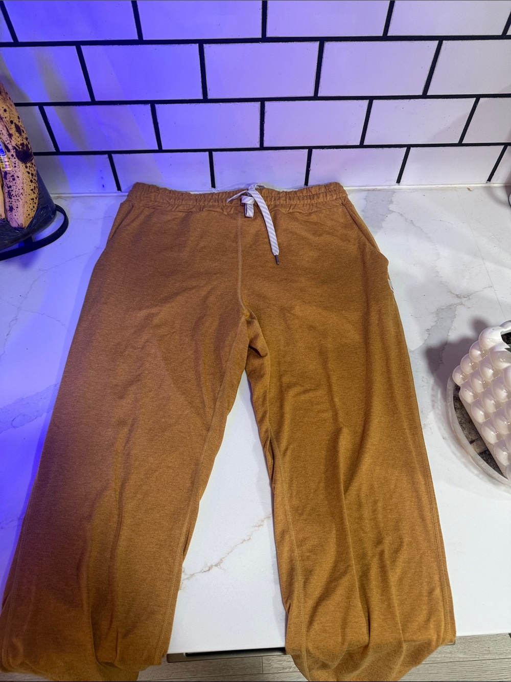 Vuori joggers size small